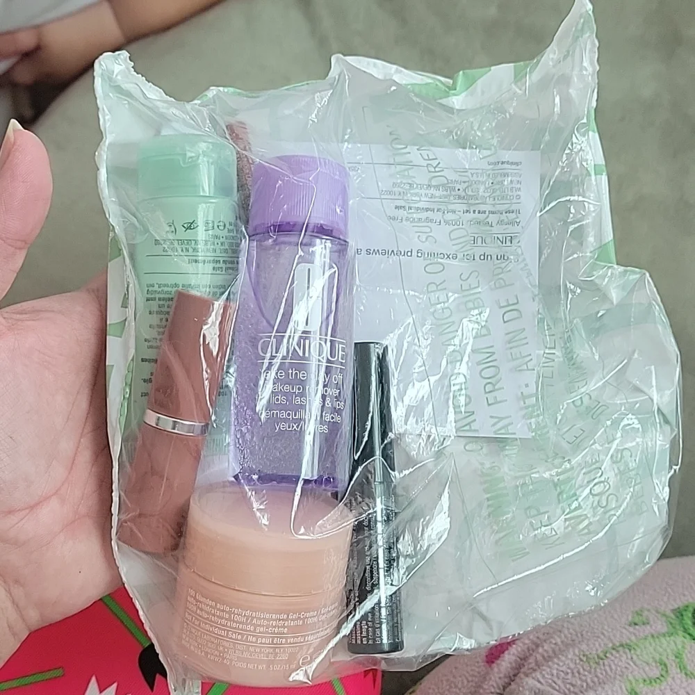 NWT Clinique x Donald MAKE UP BAG